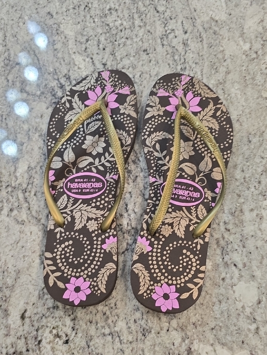 Havaianas Shoes - NWOT Havaianas FLIP FLOPS SIZE 9